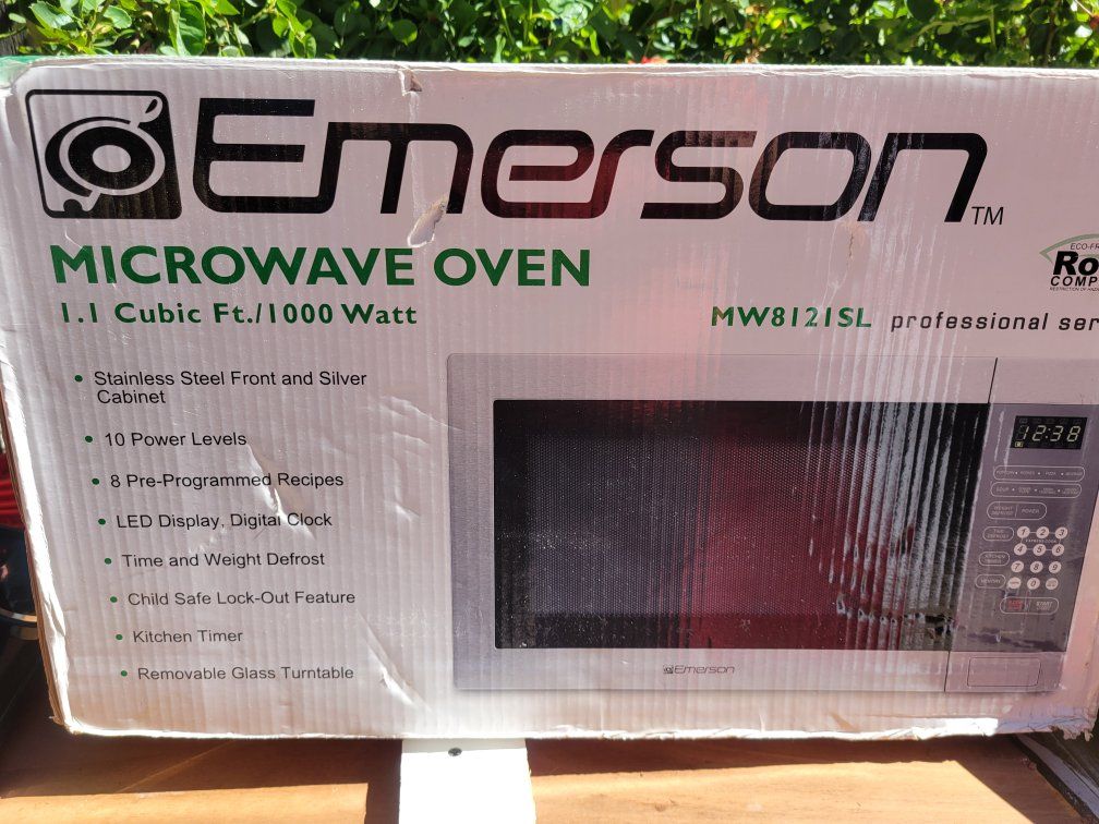 Emerson Microwave 1.1 Cubic/1000 Watt. W8121SL Professionl Series