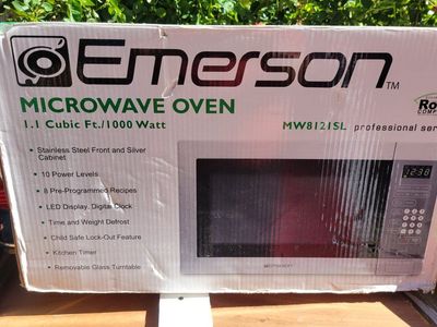 Emerson Microwave 1.1 Cubic/1000 Watt. W8121SL Professionl Series