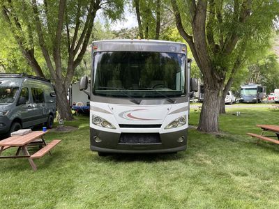 2013 Thor Hurricane 29x RV — Low Miles — Excellent Condition