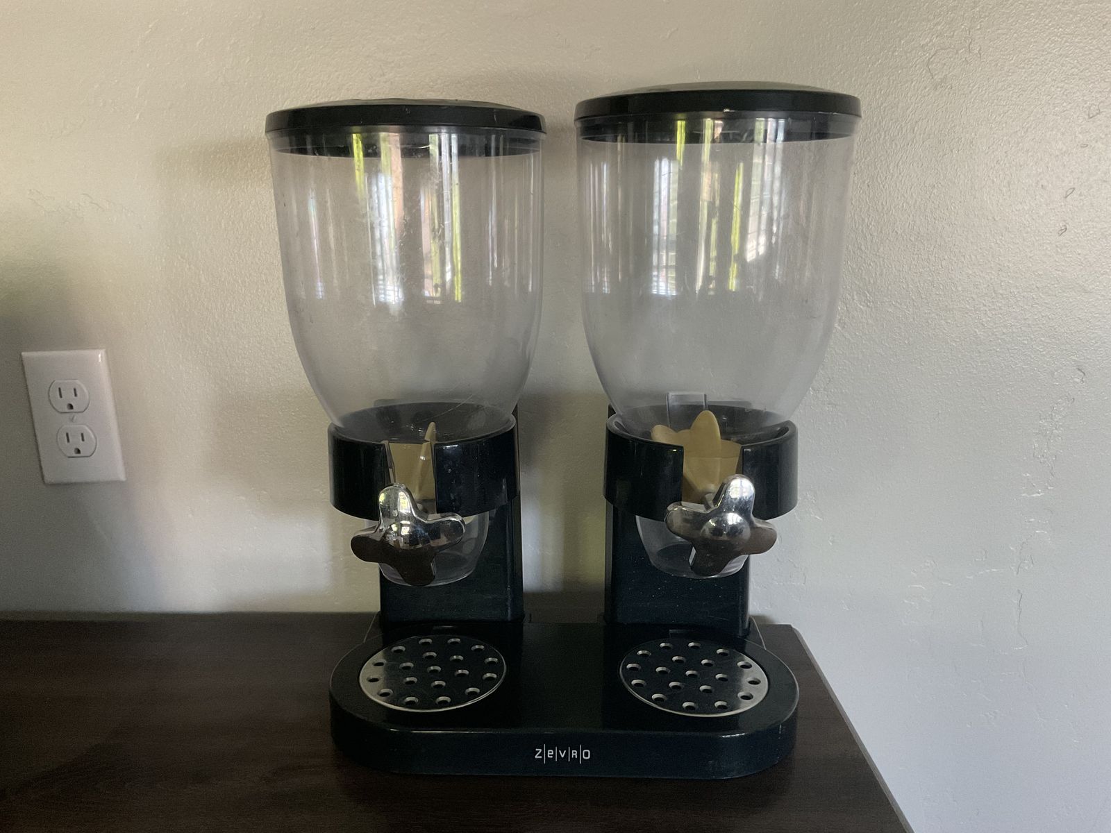 Cereal/candy dispenser