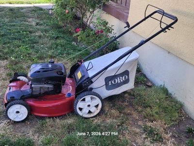 Toro lawn mower self propelled good working conditions.