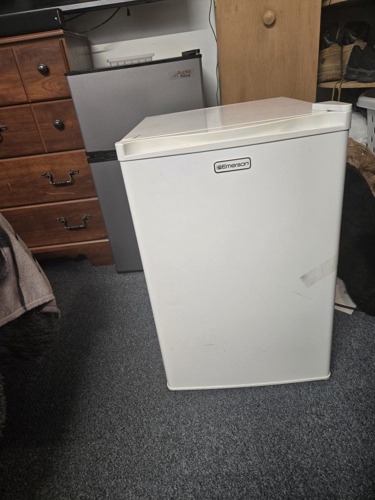 Emerson Mini Fridge, White, Compact Refrigerator with Freezer Compartment