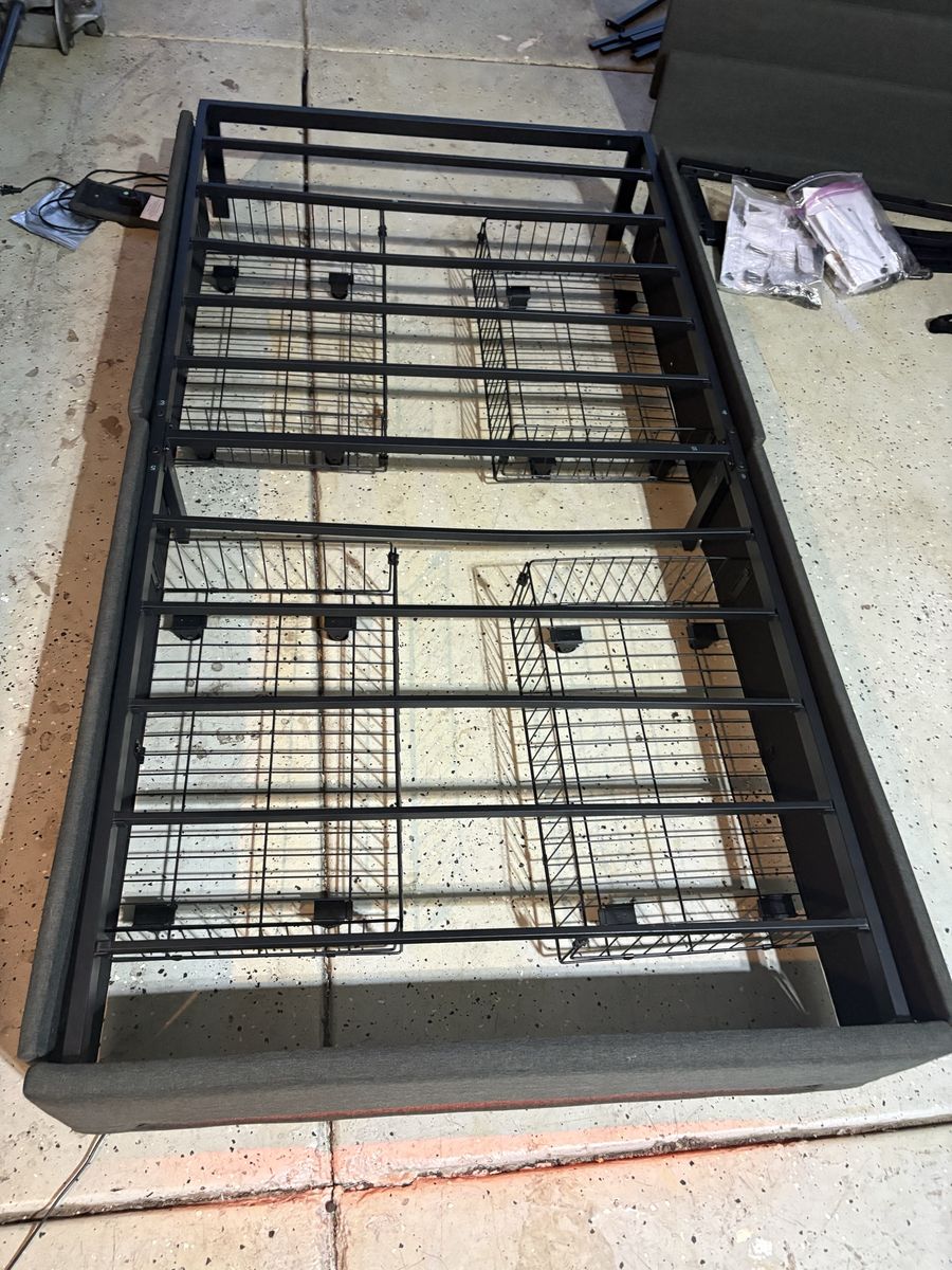 Twin bad with metal frame and drawers - Set of two