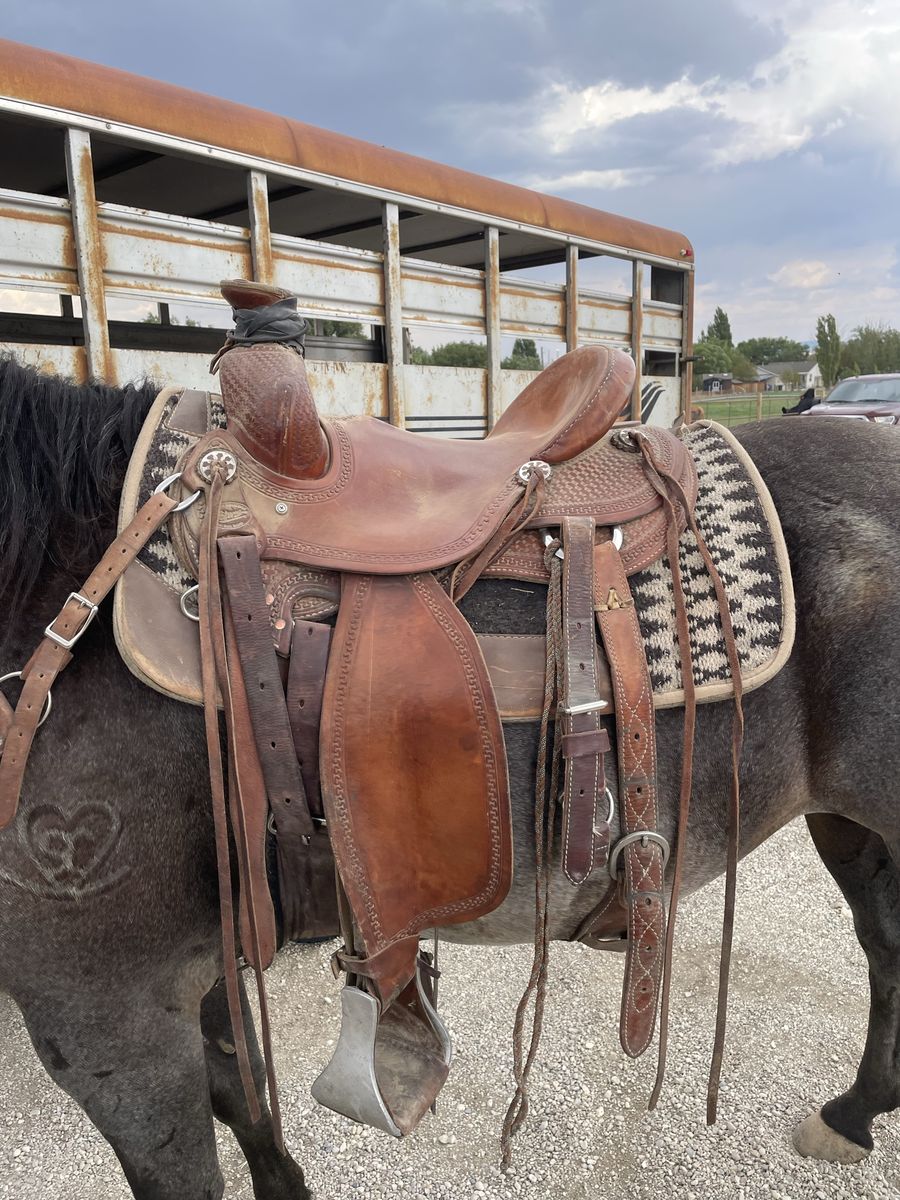 16 inch Vickers association ranch saddle