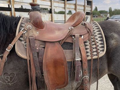 16 inch Vickers association ranch saddle