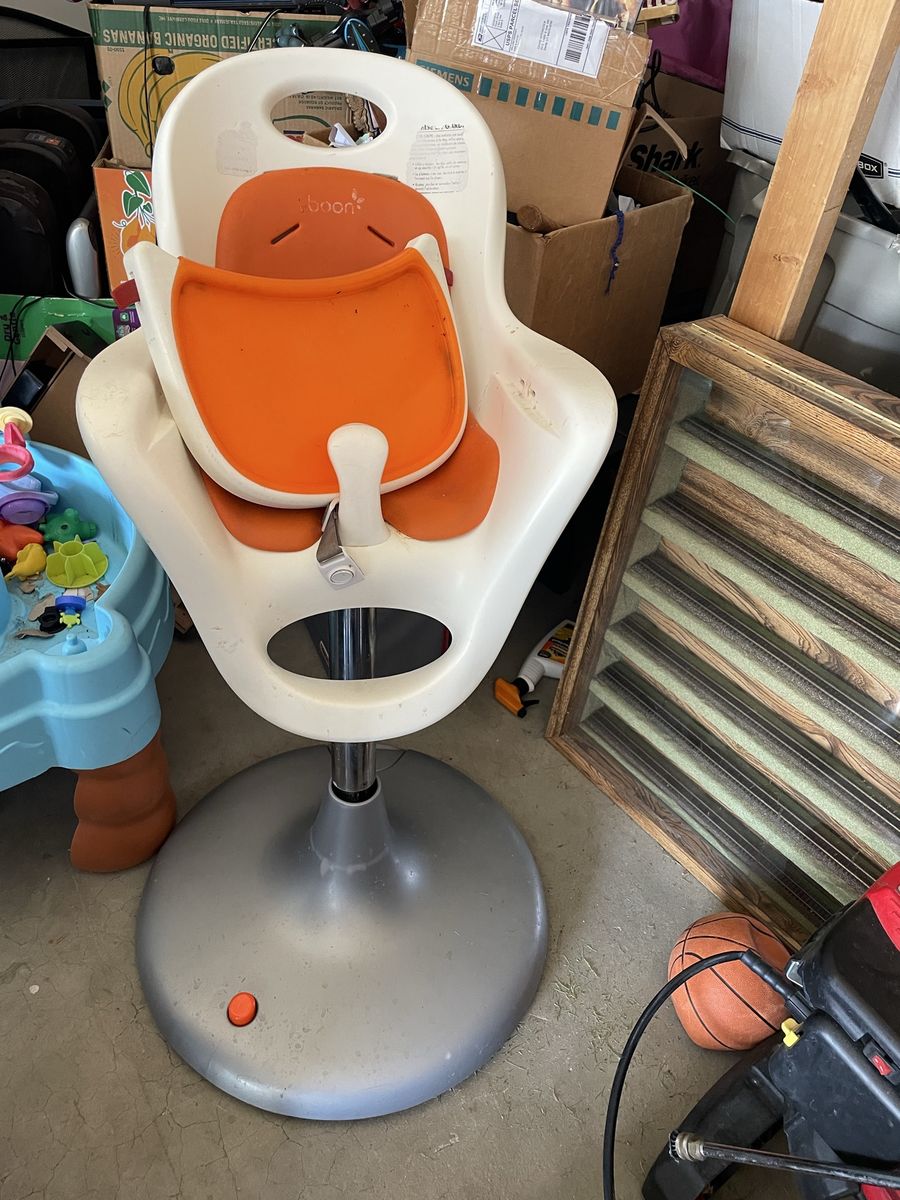 Boon Flair Pedestal High Chair with Pneumatic Lift - White/Orange