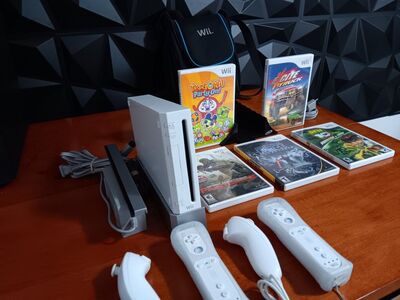 Nintendo Wii Console, Controllers, Accessories & 5