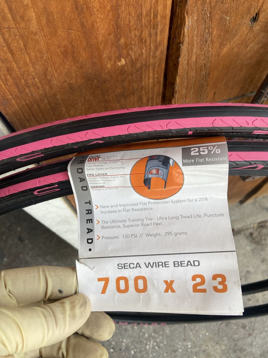 Road tire serfas seca 700 x 23 flat protection tire.