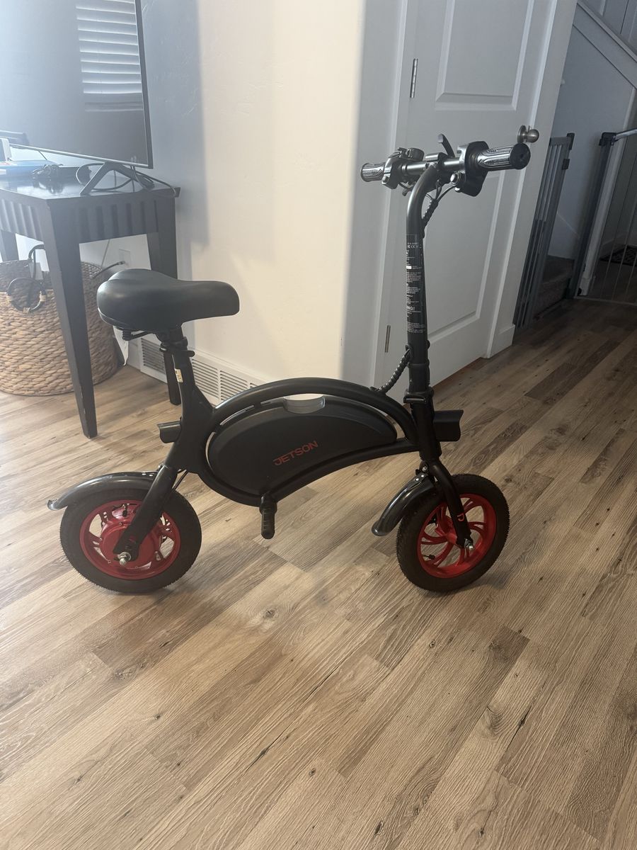SELLING JETSON BOLT ELECTRIC BIKE, IN GREAT CONDITION, LIKE NEW!!