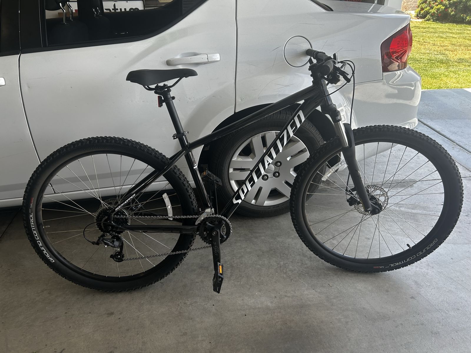 Brand new Specialized Rockhopper Mountain Bike 29er Hardtail Black