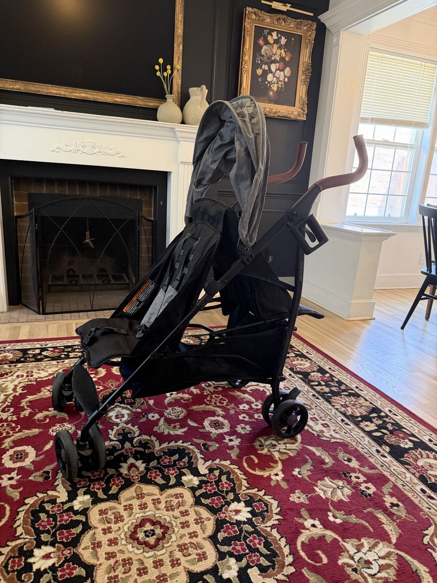 Summer Infant 3Dlite double stroller. Great and compact!