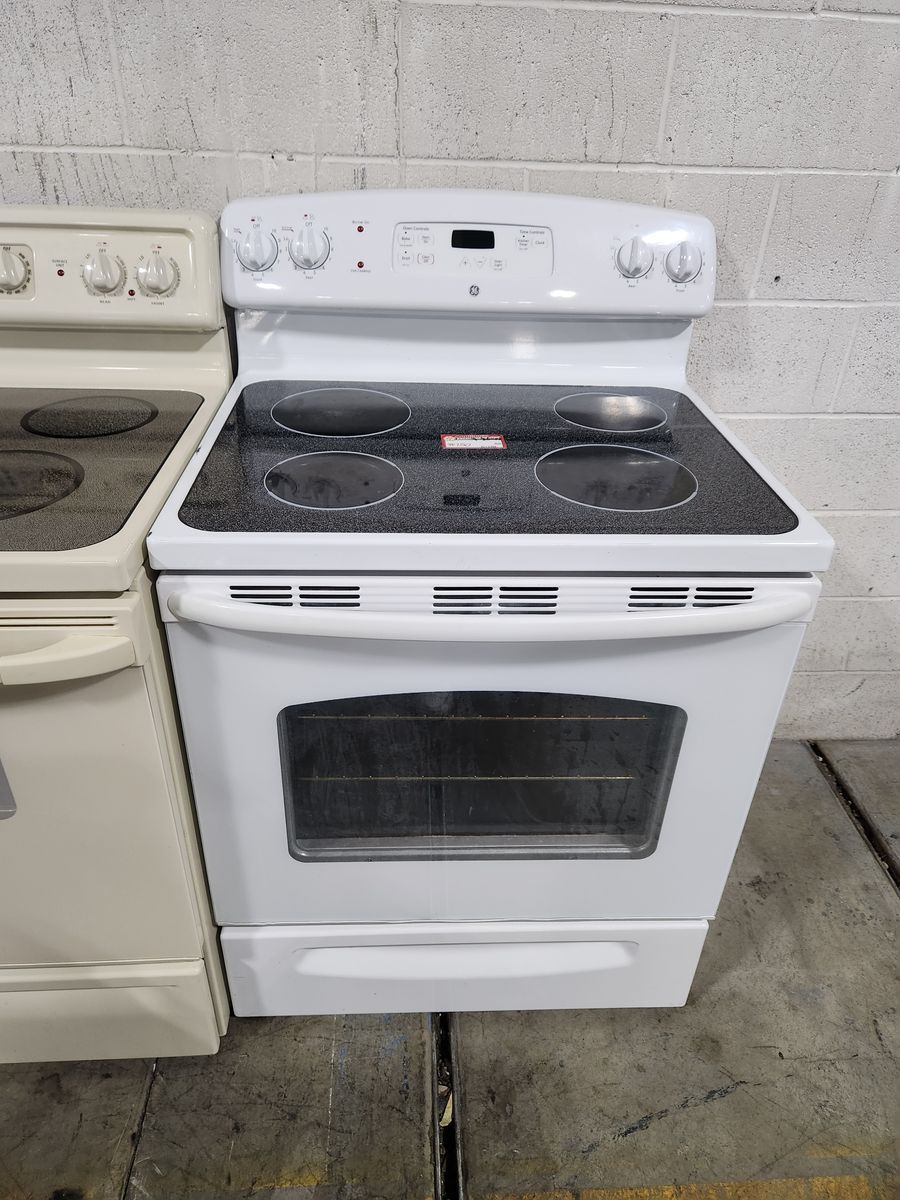 GE White Electric Range with Ceramic Cooktop and Oven - Used