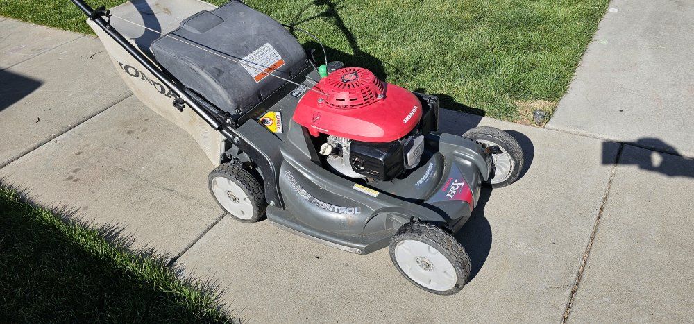 Honda HRX217VKA 21" Self-Propelled Gas Mower w/ Versamow System & Blade Stop