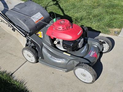 Honda HRX217VKA 21" Self-Propelled Gas Mower w/ Versamow System & Blade Stop