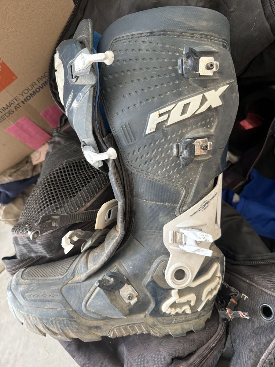 Fox instinct boots size 11