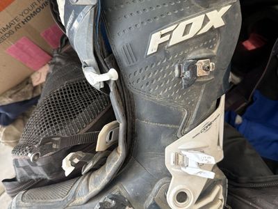 Fox instinct boots size 11