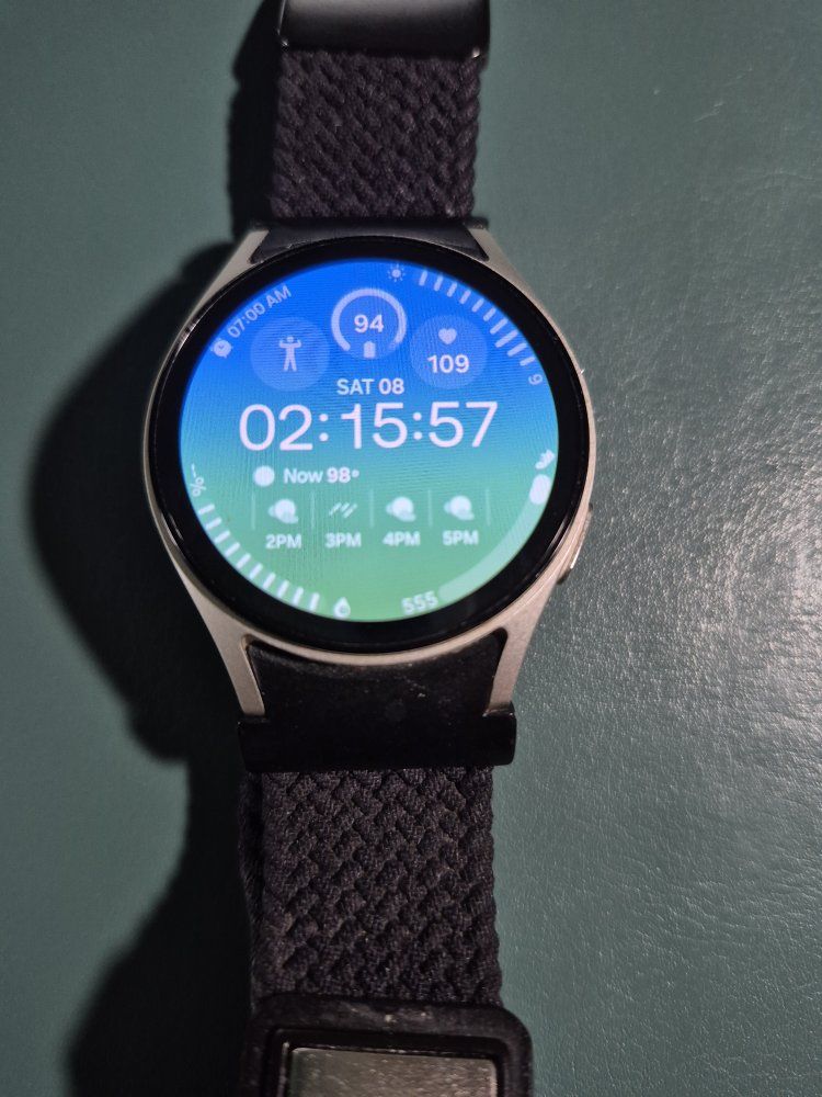 Samsung Galaxy Watch7 Smartwatch with Original Box and Extra Band