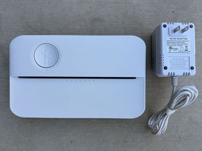 Rachio 3 Smart Sprinkler Controller 8-Zone 8ZULW-C WiFi Indoor/Outdoor with Power Adapter