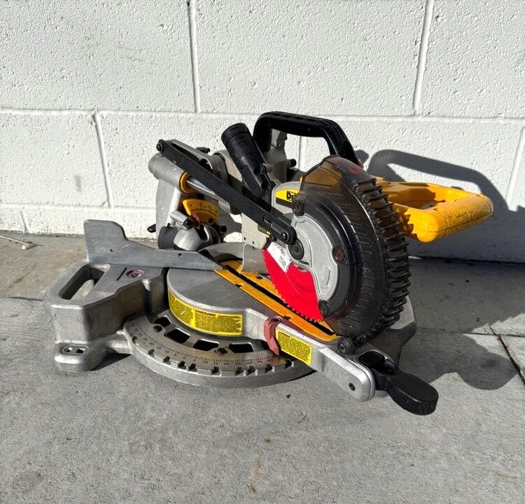 DEWALT 20V 7 1/4 INCHES SLIDING MITER SAW