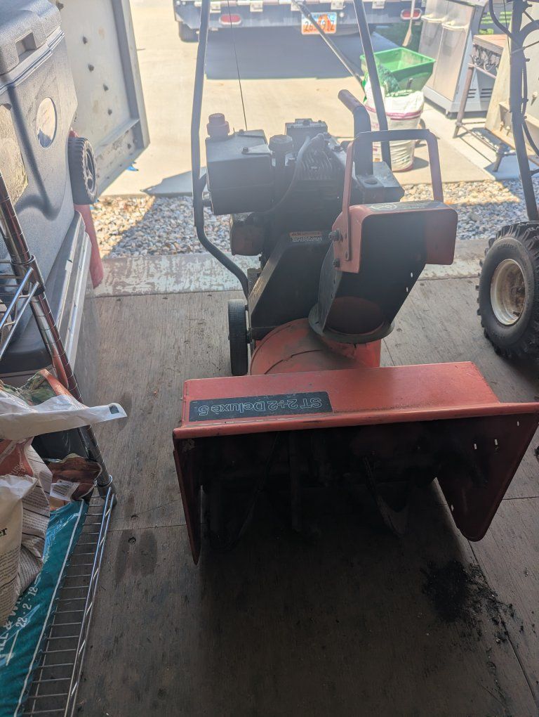 Ariens ST 2+2 Deluxe 5 Gas Snow Blower 20 inch, 4 stroke