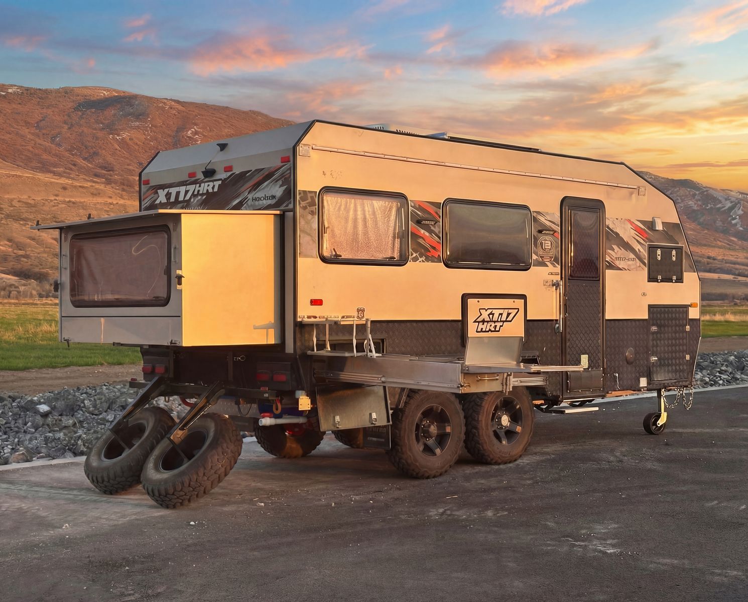 2023 MDC XT17HRT OFF‑GRID TRAILER