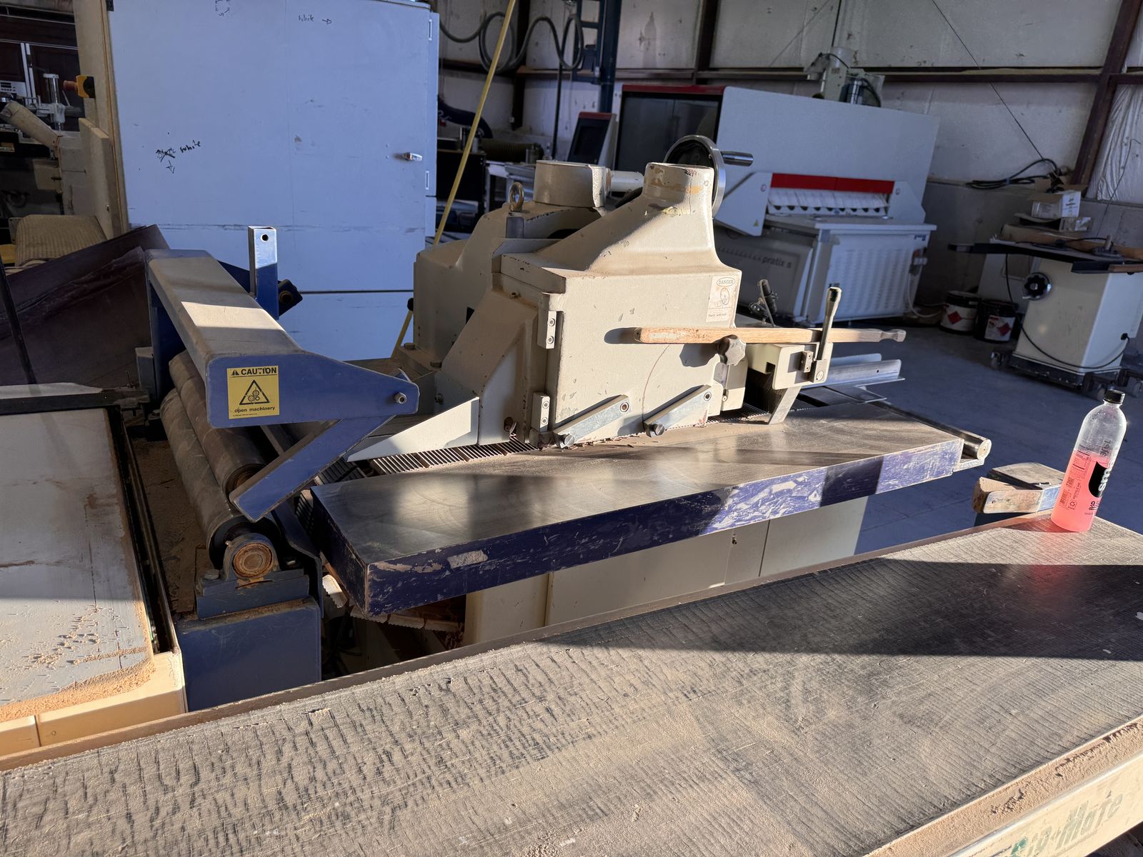 Rip Saw w/ Self Return Conveyor