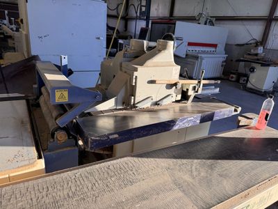 Rip Saw w/ Self Return Conveyor
