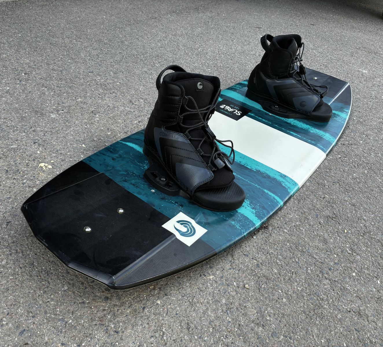 Connelly Surge 125cm Wakeboard w/ Optima Bindings