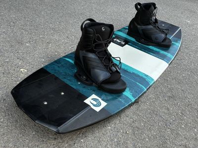 Connelly Surge 125cm Wakeboard w/ Optima Bindings