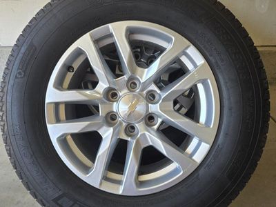 Set of 4 Chevy 18" OEM Wheels & Michelin Primacy LTX Tires 265/65R18 with Lug Nuts