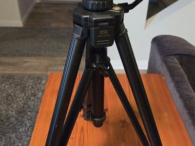 Bausch & Lomb Professional 68-4000 Camera Tripod - Excellent Condition, Sturdy & Adjustable