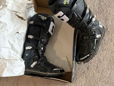 Gaerne Fastback Endurance Enduro Boots - Men's US 10.5 (EU 44) Black
