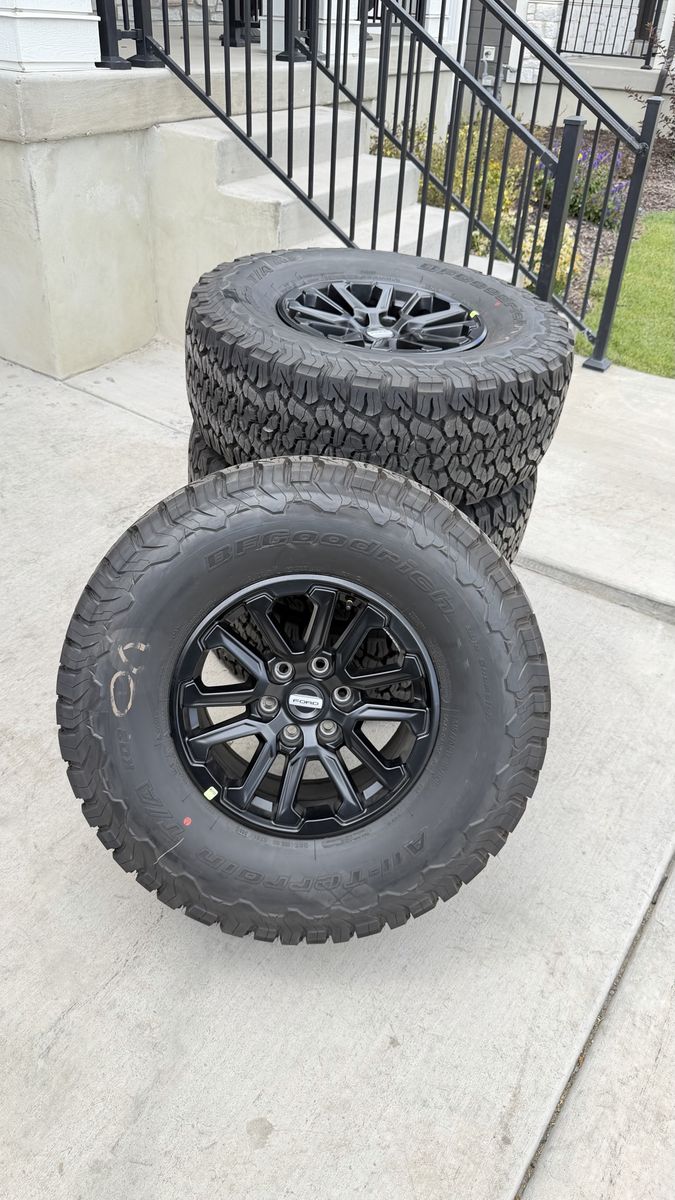 Brand new Ford F150 Raptor Rims and Tires 315/70R17 Bfgoodrich Ko2