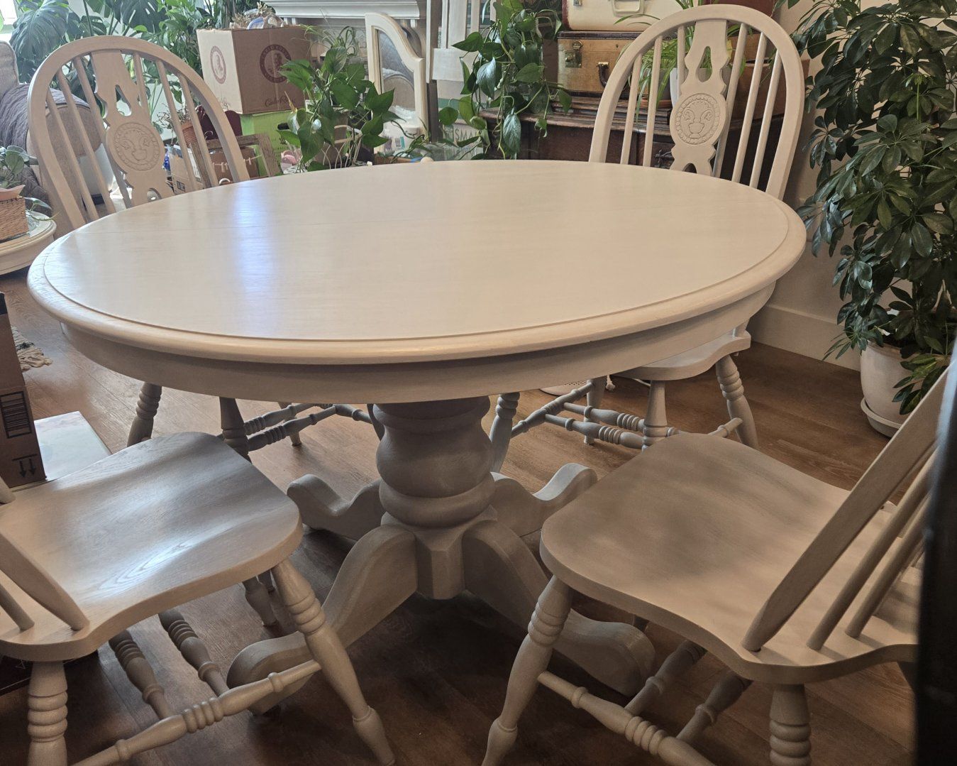 SOLID OAK PEDISTAL TABLE