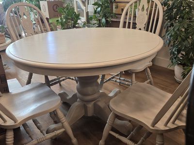SOLID OAK PEDISTAL TABLE