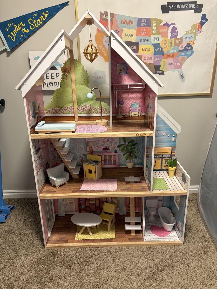 Barbie / Dollhouse