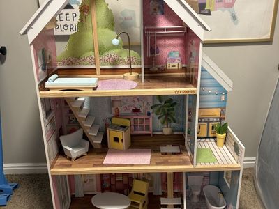 Barbie / Dollhouse