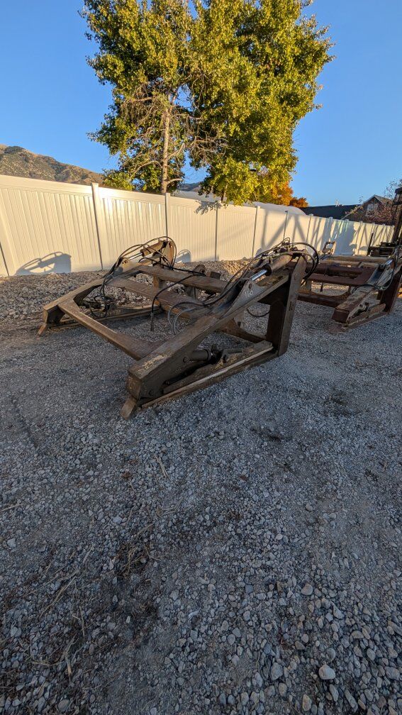 wheel loader pipe grapple forks deere Volvo