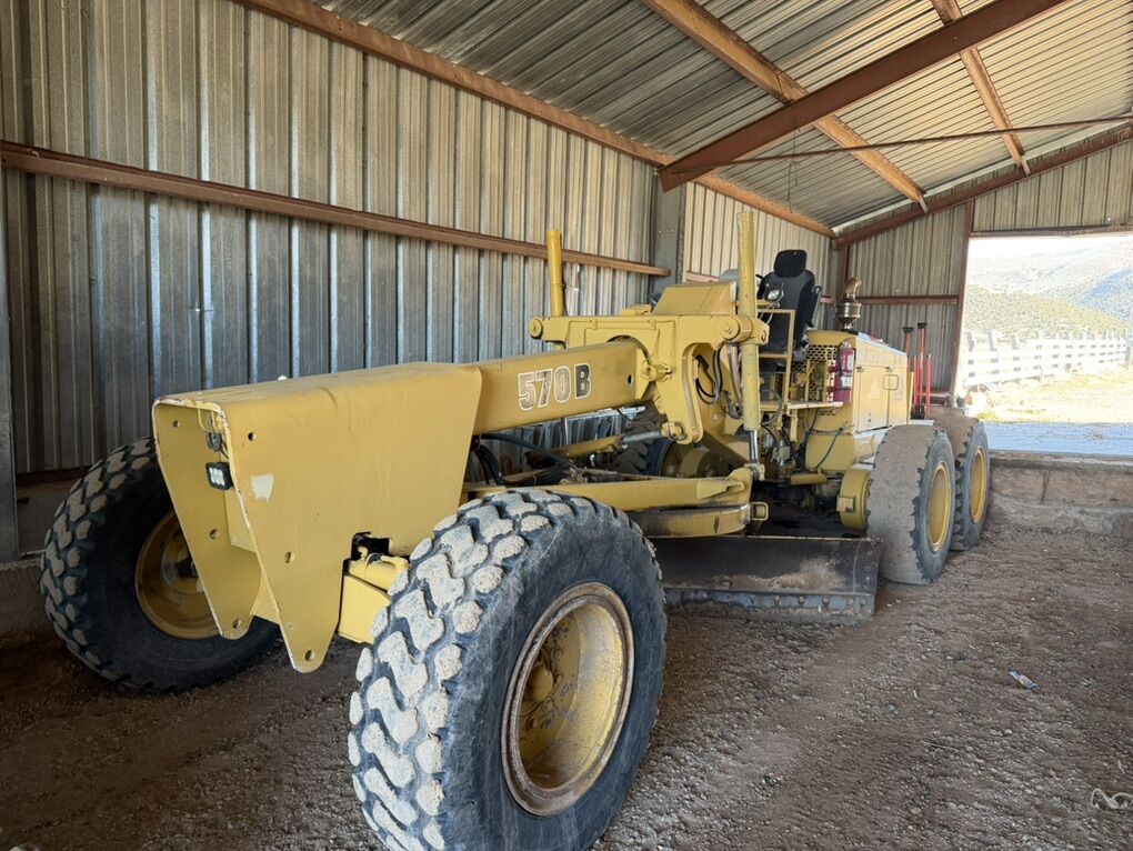 John Deere 570 B Road Grader