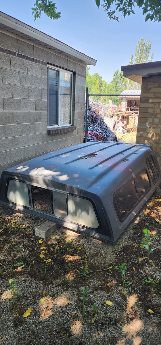 Leer truck shell