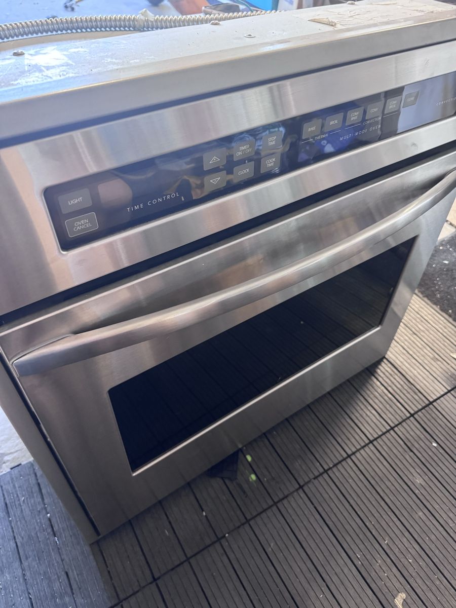 30” single wall oven Amana convection