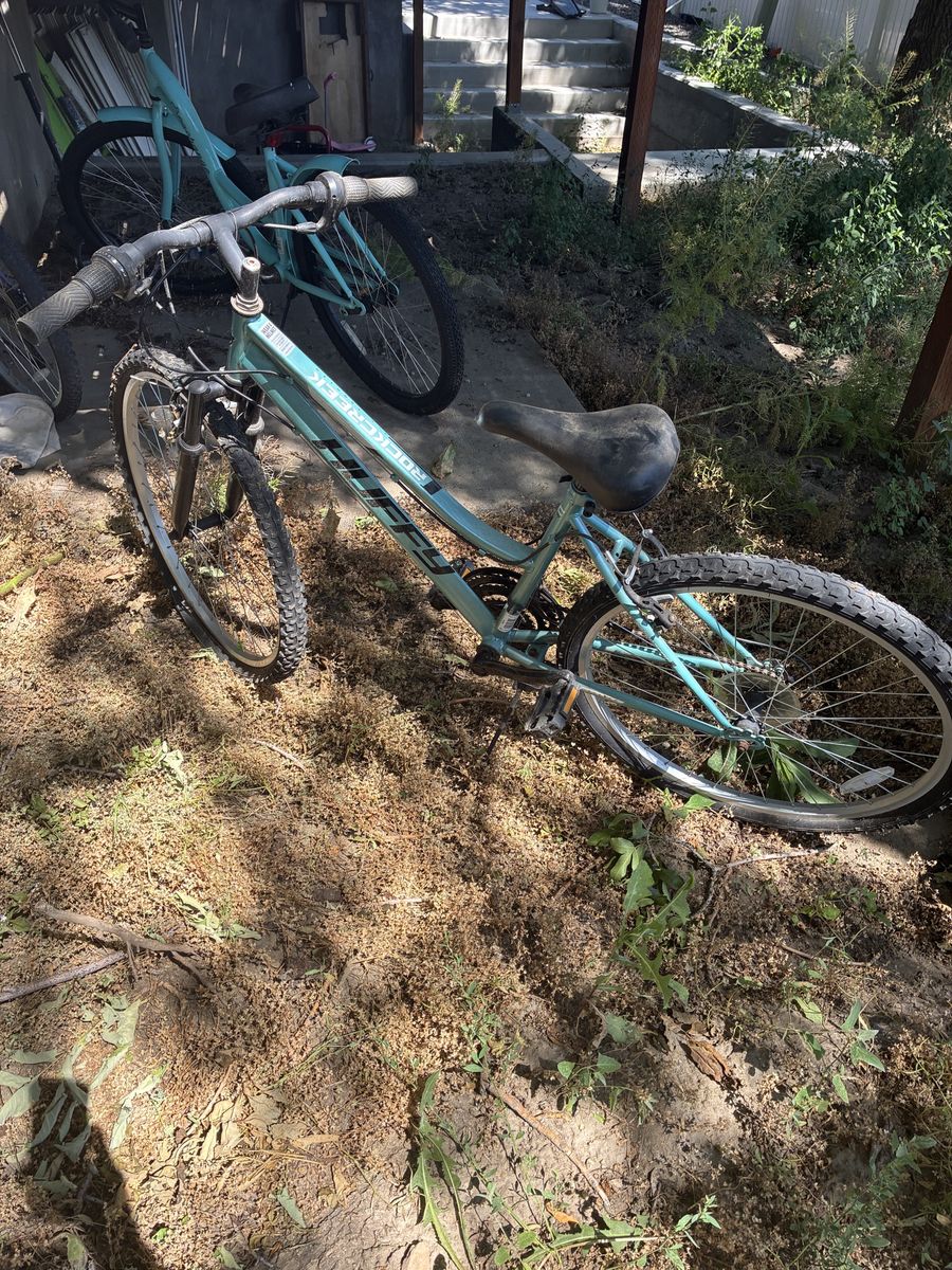 Huffy 26" Rock Creek Mountain Bike, Fits Riders 60"+, Teal