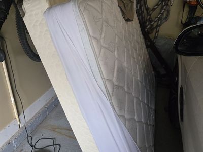 Free queen bed box spring and frame