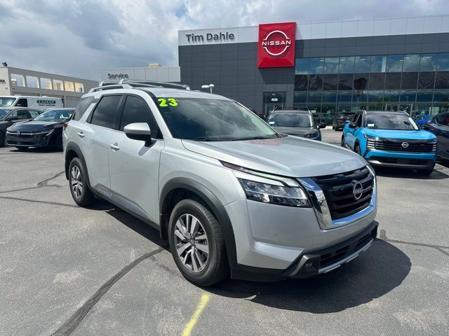 2023 Nissan Pathfinder SL