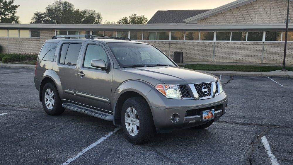 2005 NISSAN PATHFINDER LE