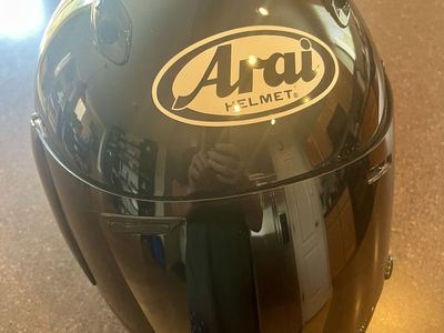 Arai Quantum/f Full Face Motorcycle Helmet Gloss Black SNELL DOT/ Medium