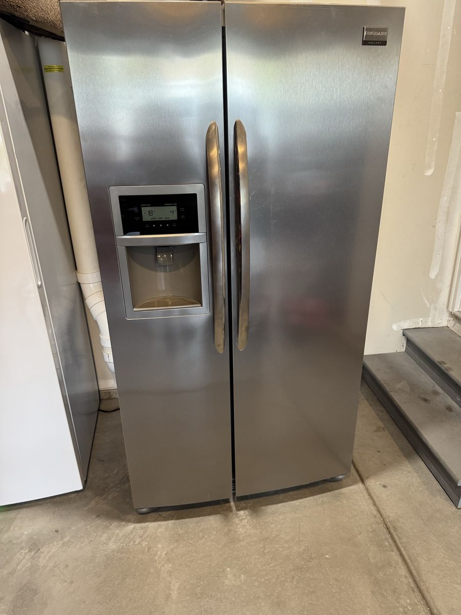 Frigidaire Gallery Side-by-Side Refrigerator Stainless Steel Water Ice Dispenser