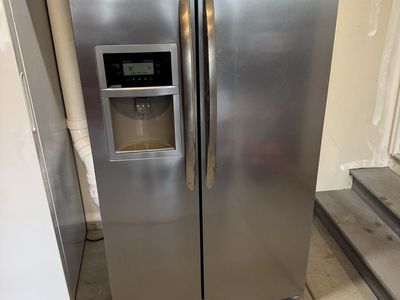 Frigidaire Gallery Side-by-Side Refrigerator Stainless Steel Water Ice Dispenser