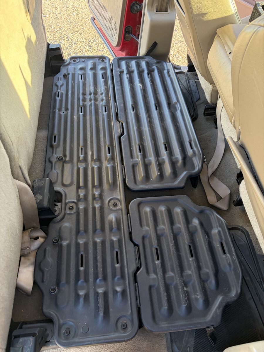 Cargo storage tray