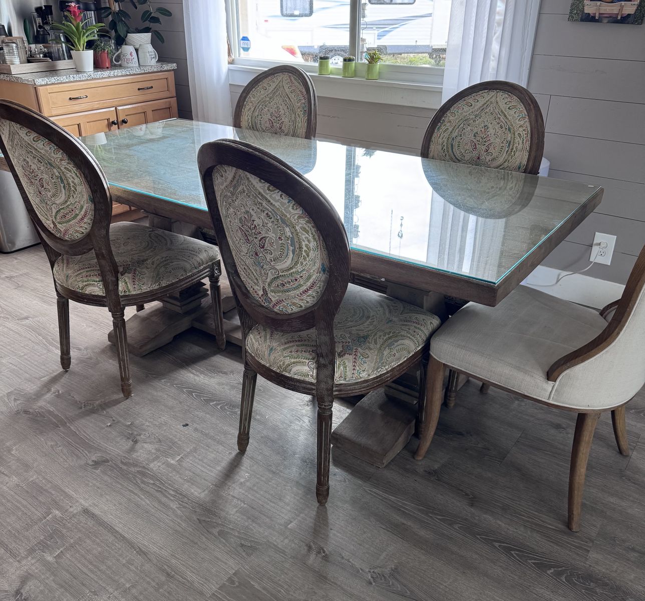 Beautful Mango Trestle Table w/ 5 Chairs